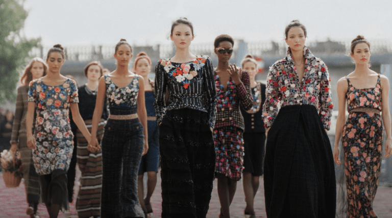 Chanel fall couture 2023 visning i Paris