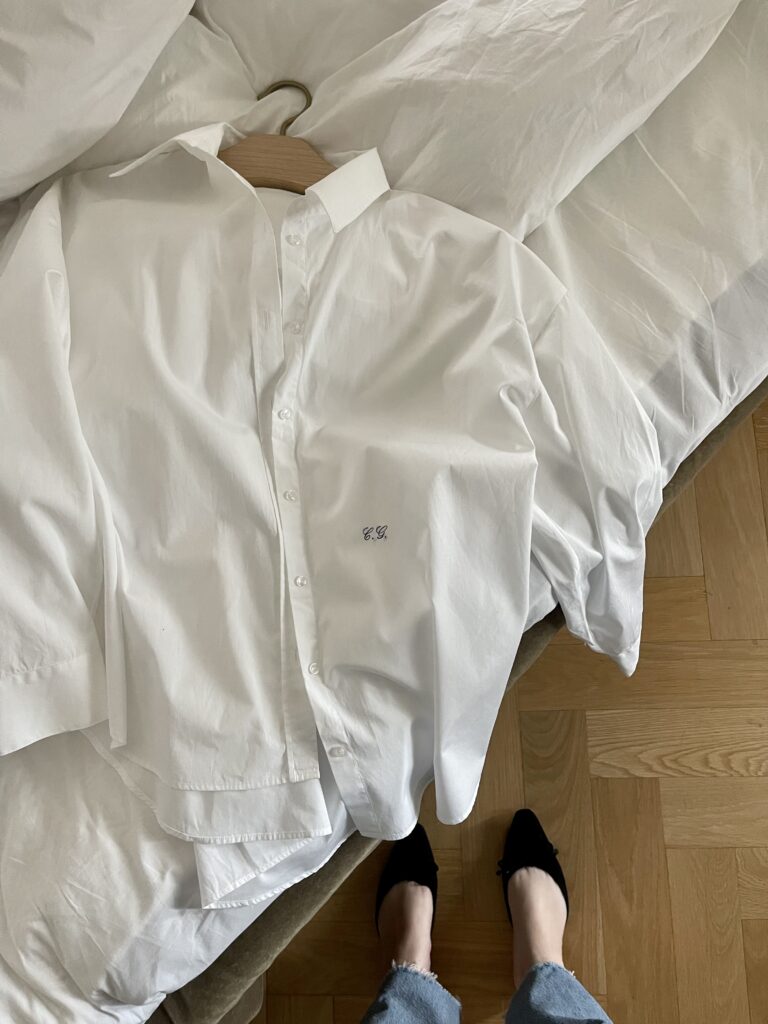 Skjorte med initialer fra Sessei