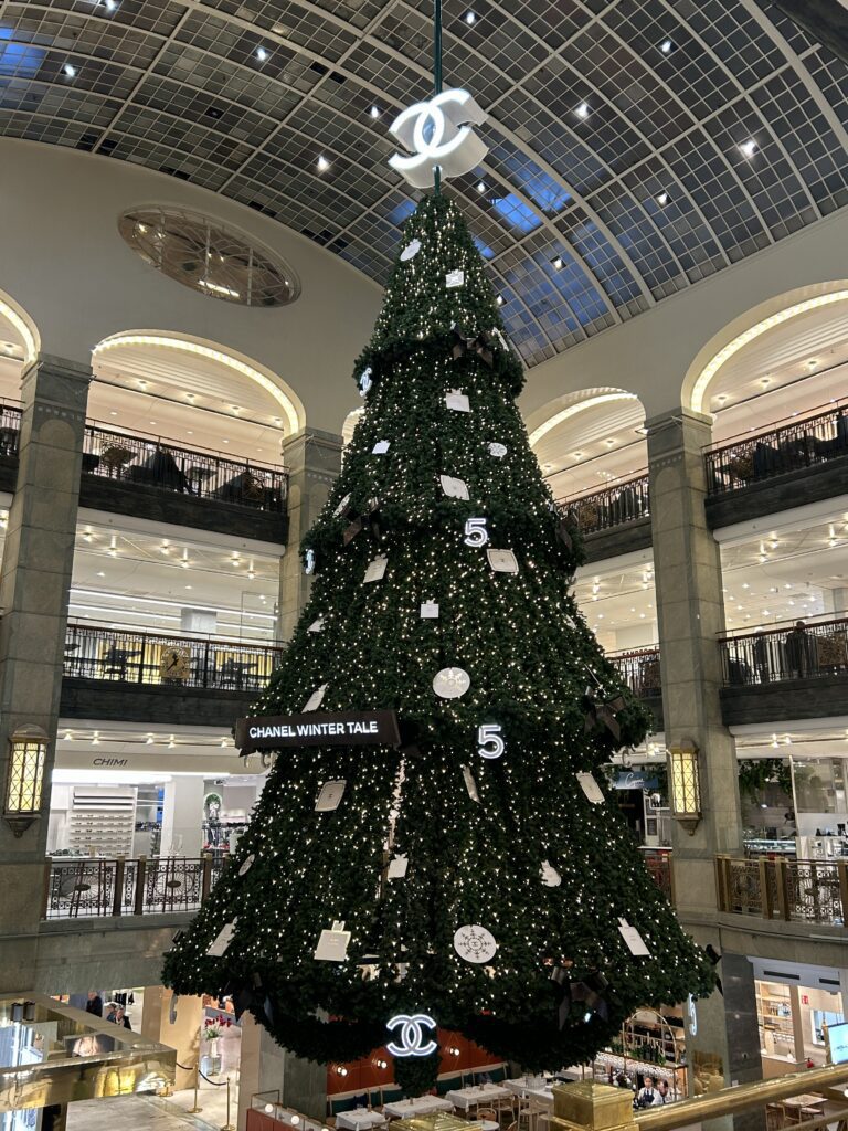 Chanel på et kjøpesenter i desember