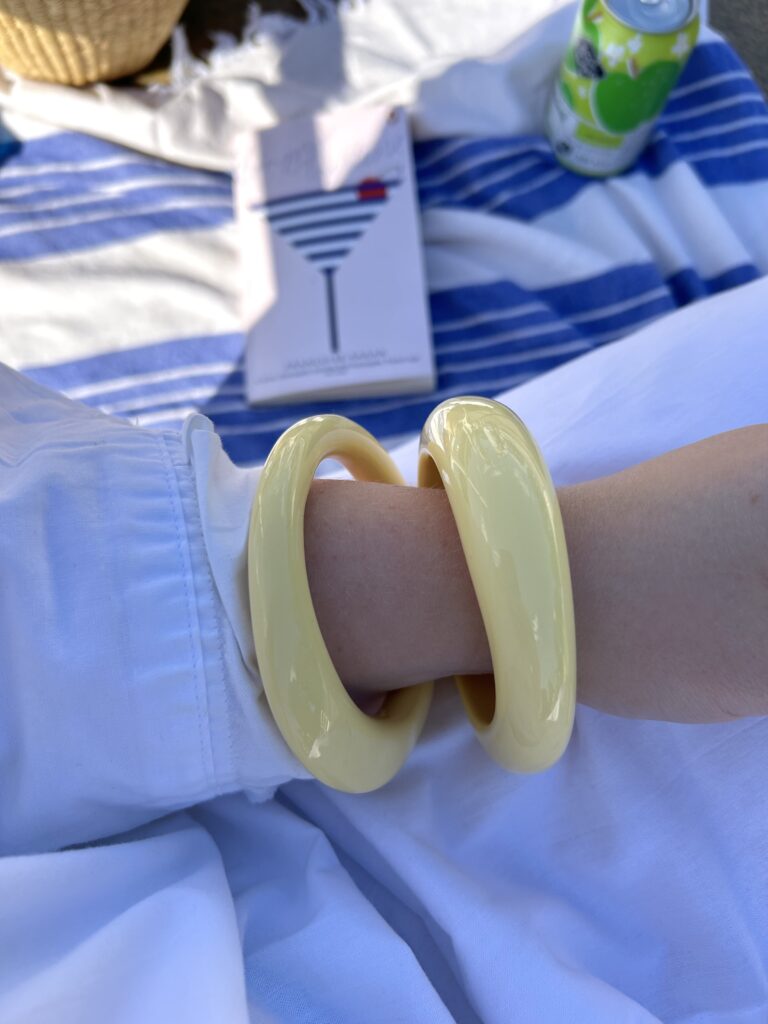 high summer og armbånd fra Sezane