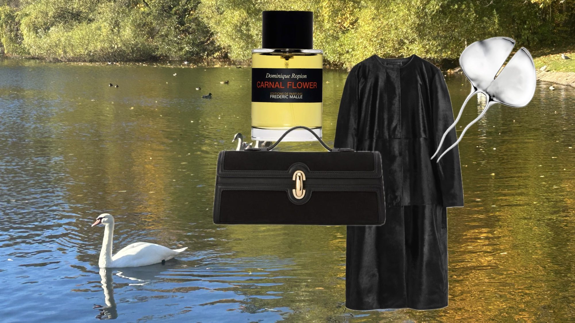 Parfymeflaske, svart kåpe, sort veske og sølvfarget hårspenne over innsjø med svane og grønne trær.