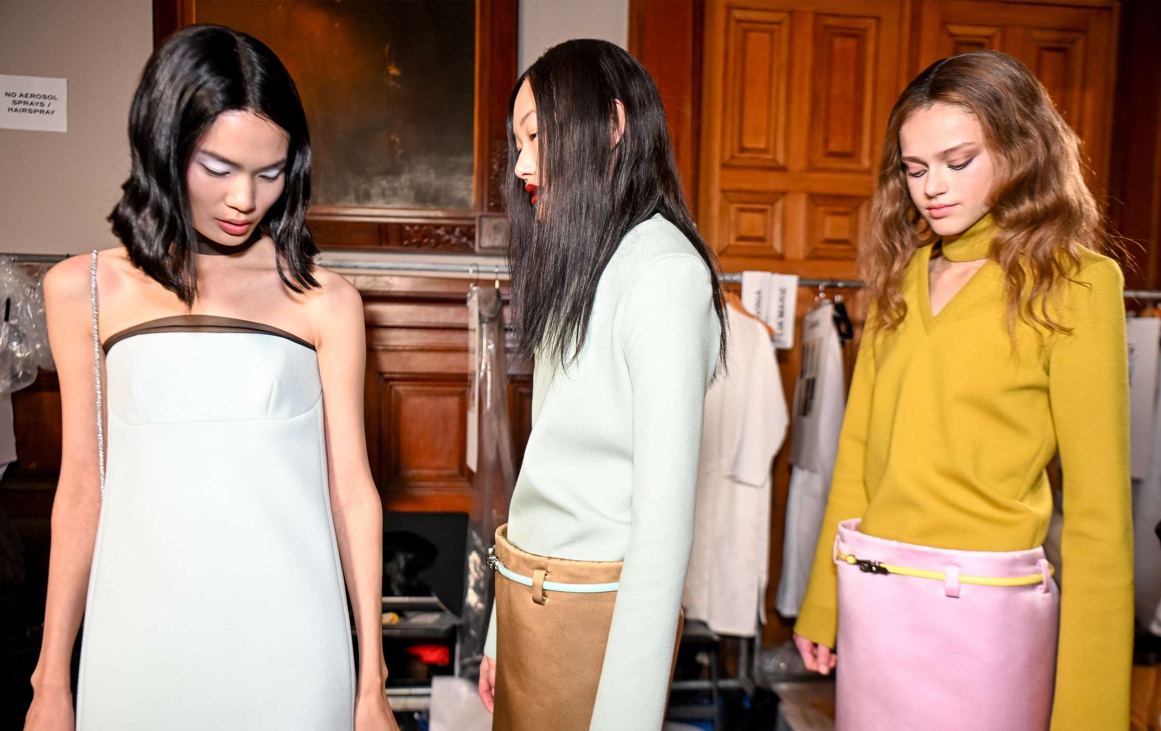 Modeller viser frem design fra Marc Jacobs på catwalken.